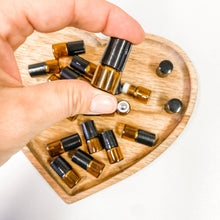 Carregar imagem no visualizador da galeria, frasco MINI ROLL-ON | âmbar (PRONTA ENTREGA)