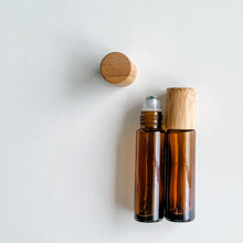 Carregar imagem no visualizador da galeria, frasco ROLL-ON grosso | ÂMBAR + tampa bambu (10mL)